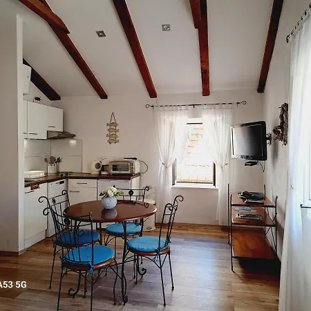 U Renesansnoj Apartman Vis