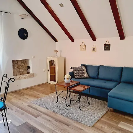 U Renesansnoj Apartman Vis